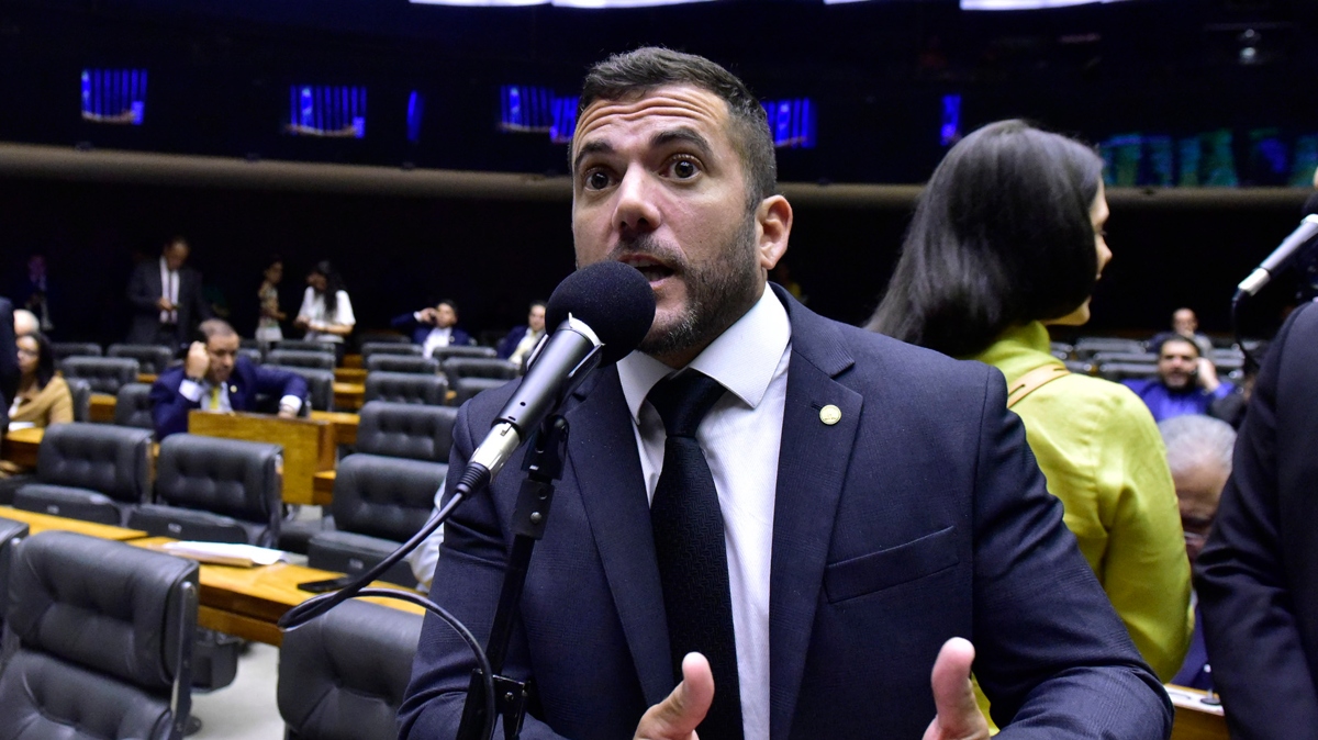 Deputado acusou a PF e o STF de agirem em conluio com o governo contra deputados da oposição.