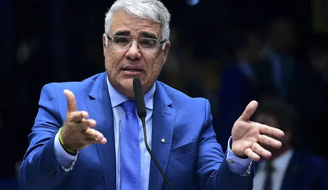 O senador Eduardo Girão concede entrevista criticando a relação entre o Senado e o Supremo Tribunal Federal.