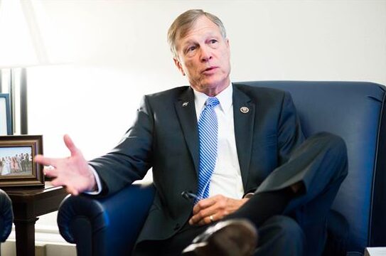 Brian Babin: &#8220;Quando uma nação é liderada por juízes, coisas ruins podem acontecer&#8221;.