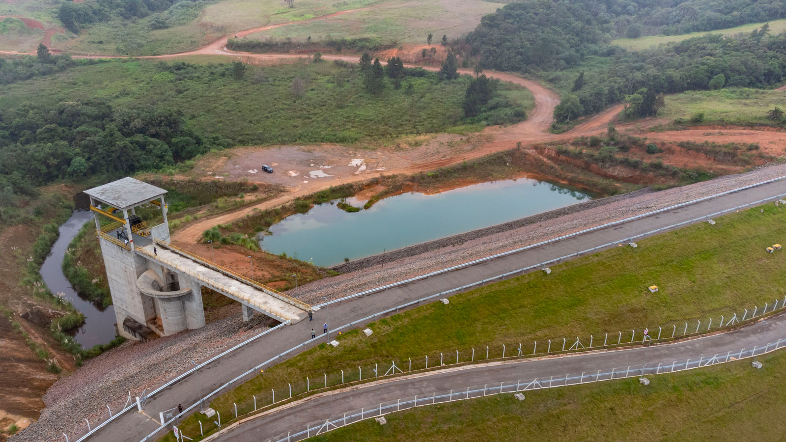Barragem do Miringuava tinha previsão de entrar em operação no ano de 2017. Agora, reservatório cheio está prometido para o segundo semestre de 2025.