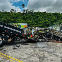 BR-116 registrou a maior tragédia em rodovias federais do país com 41 mortes Acidente BR-116 Minas Gerais