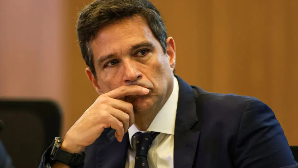 PT ignora impacto do pacote fiscal e culpa Campos Neto por alta dólar