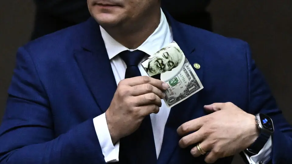 Focus: mercado eleva projeções para juros, dólar e inflação em 2025