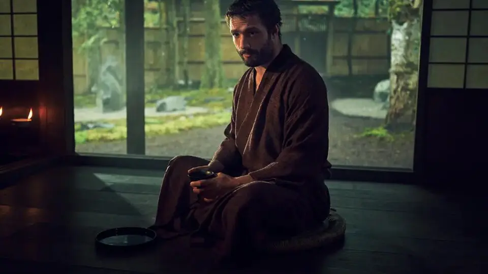 "Xógum" acompanha John Blackthorne, navegador inglês que deve viver na cultura samurai