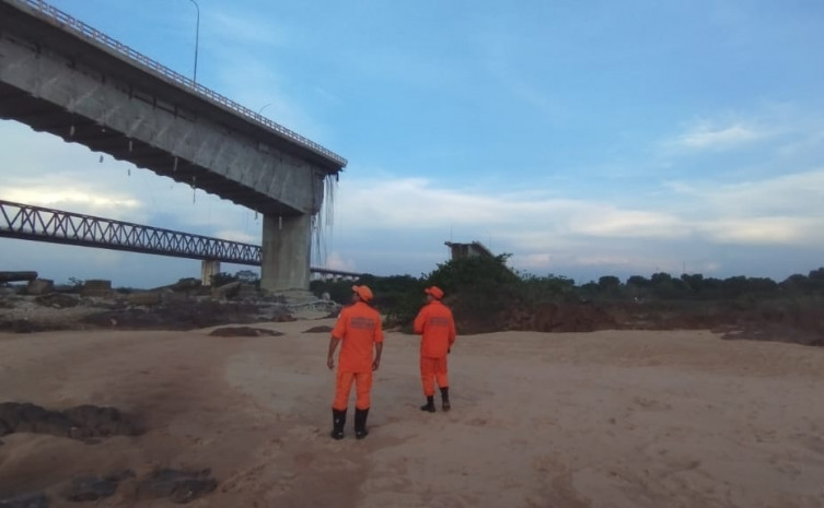 Equipes de resgate encontram mais duas vítimas do acidente na ponte sobre Rio Tocantins. Mortos chegam a seis