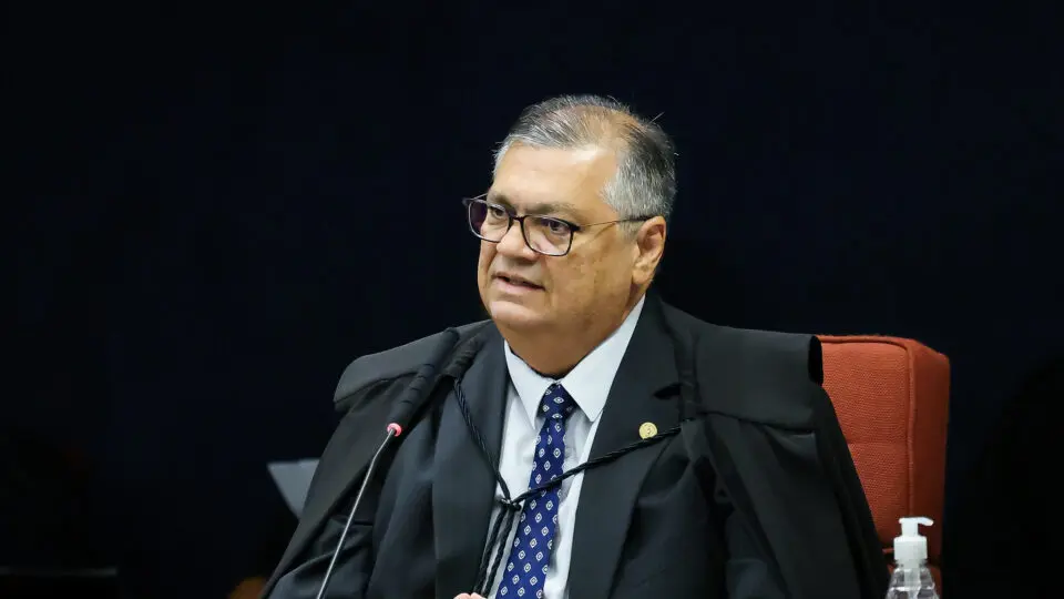 Dino bloqueia parte das emendas de comissão do Senado