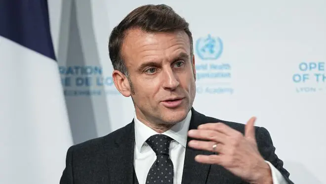 Emmanuel Macron assume culpa por instabilidade após eleições