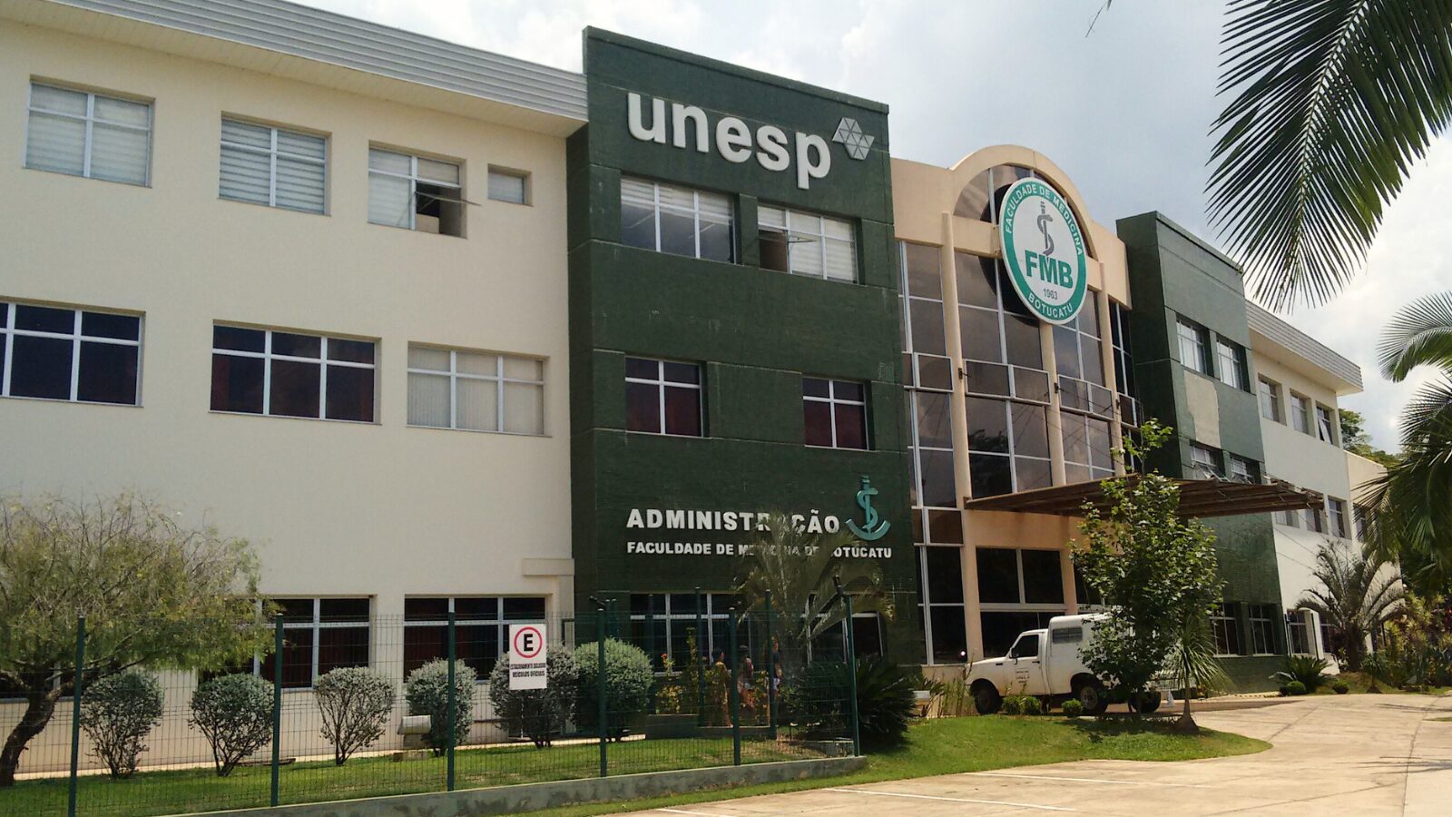 Prédio da UNESP em Botucatu: diferença entre cotistas e não-cotistas