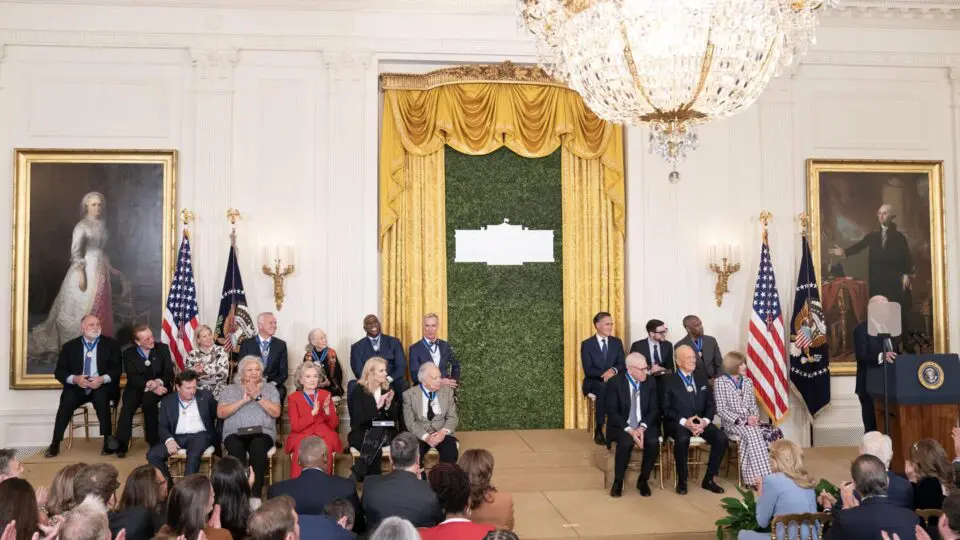 Biden concede Medalha Presidencial da Liberdade a George Soros e outras 18 pessoas nos EUA