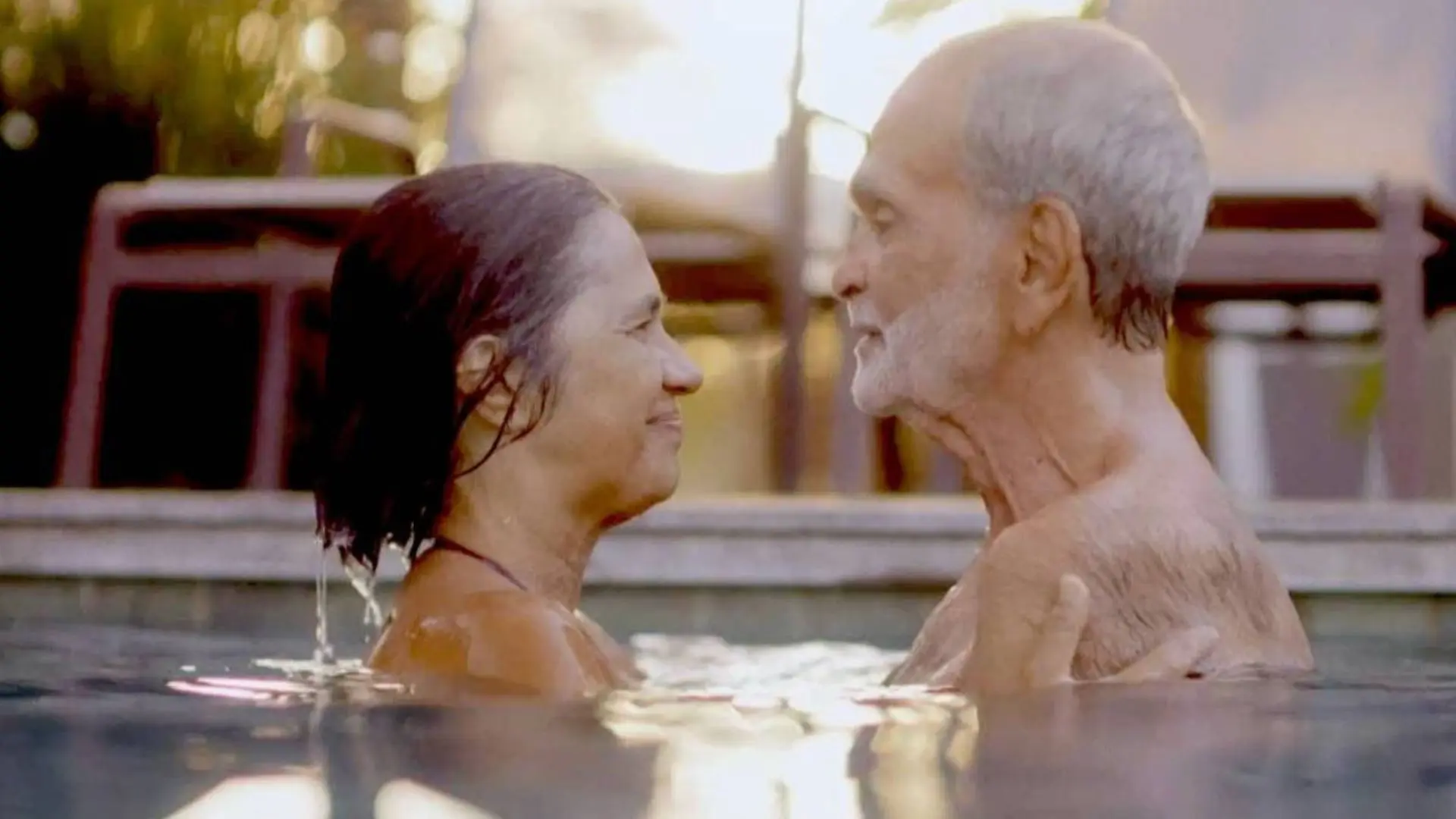 Beatriz Goulart e Maurício Kubrusly em "Kubrusly – Mistério Sempre Há de Pintar por aí"