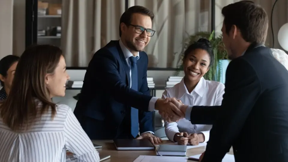 O trust atua de forma independente e profissional, assegurando que os interesses dos beneficiários sejam sempre priorizados