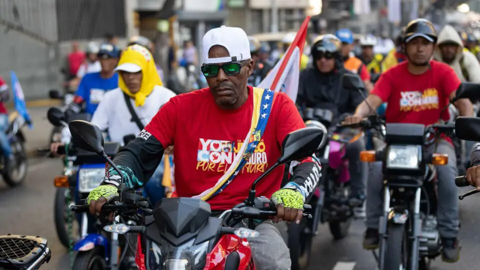 Maduro mobiliza chavistas em Caracas em ato de apoio ao regime