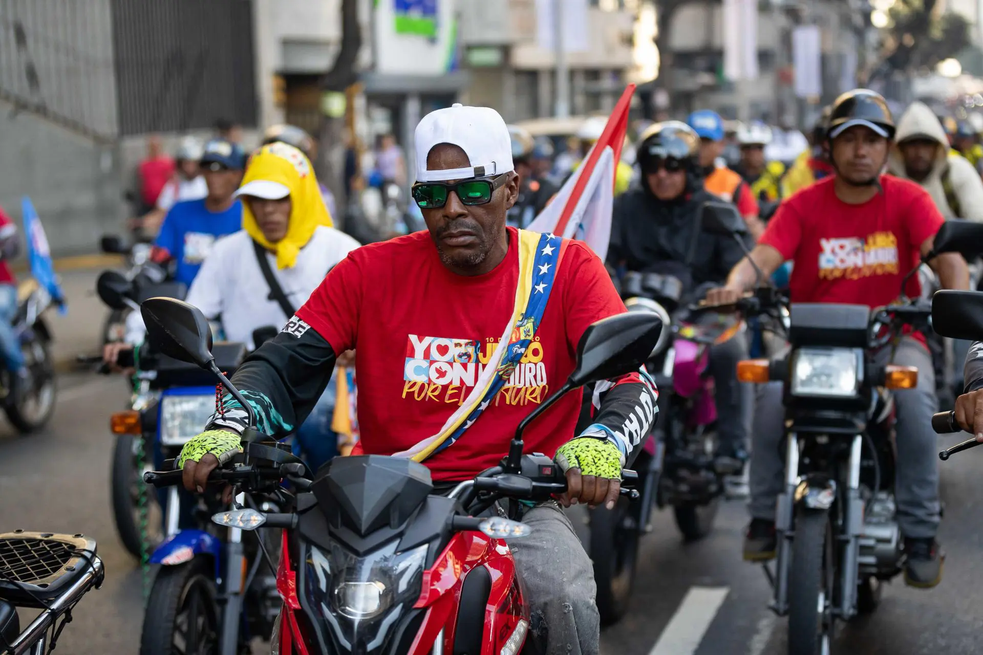 Maduro mobiliza chavistas em Caracas em ato de apoio ao regime
