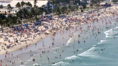 Surto nas praias e alta demanda pelo serviço de saneamento básico
