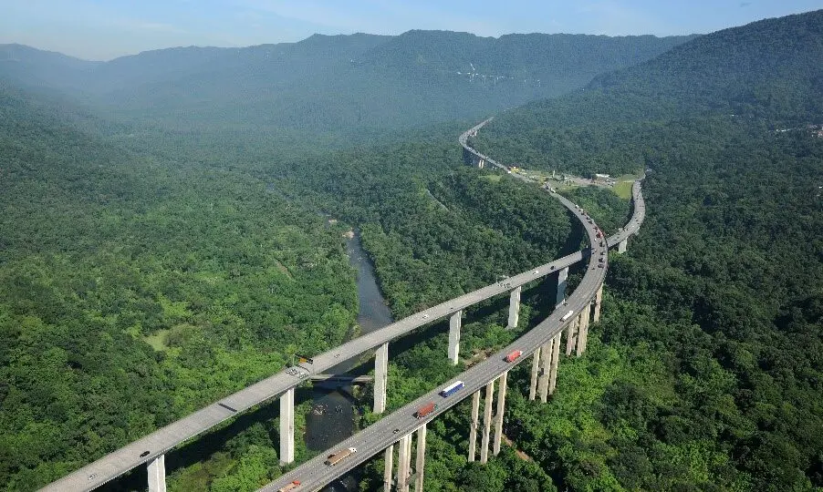 Rodovia dos Imigrantes, no estado de São Paulo.