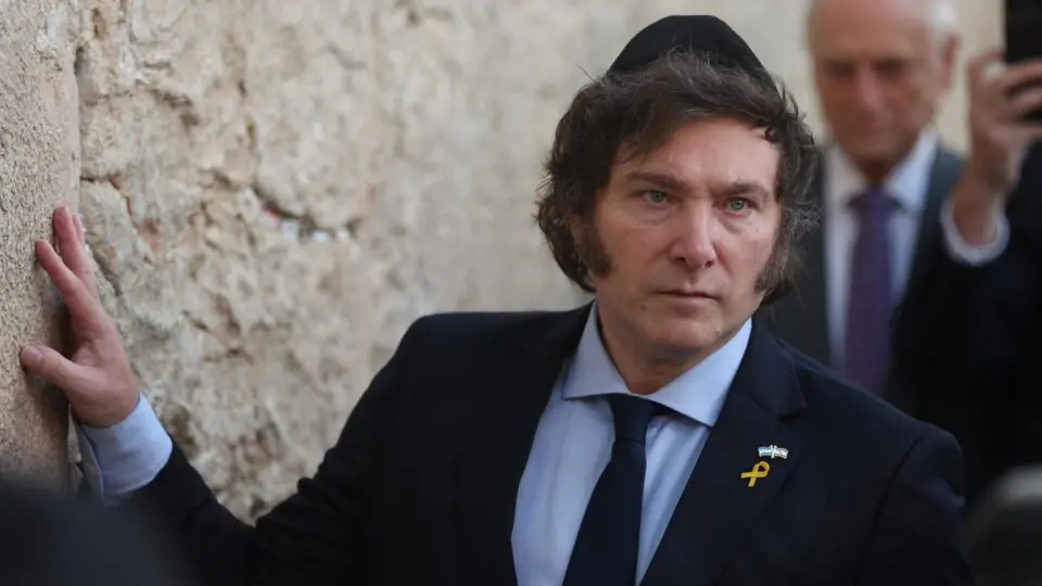 Milei recebe “Nobel judeu” por apoio inequívoco a Israel