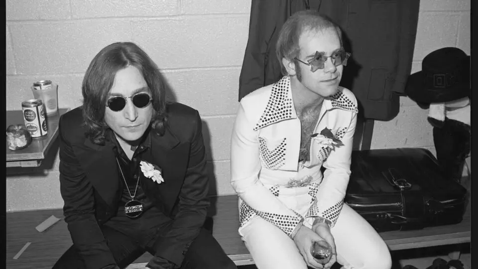 John Lennon e Elton John foram grandes amigos e chegaram ao topo das paradas com um dueto em 1974
