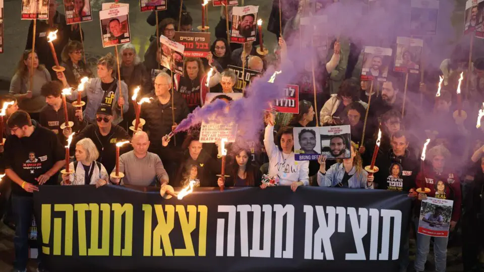 “Luta vai seguir até o último refém ser devolvido”, dizem familiares após acordo entre Israel e Hamas