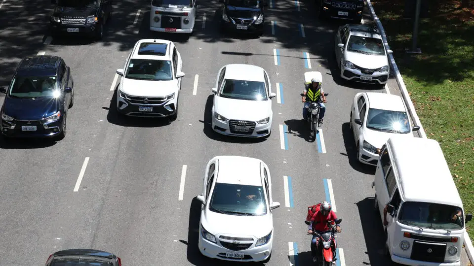 Prefeitura de São Paulo quer fim do transporte de passageiros feito com moto. Serviço alega que competência não é do município.