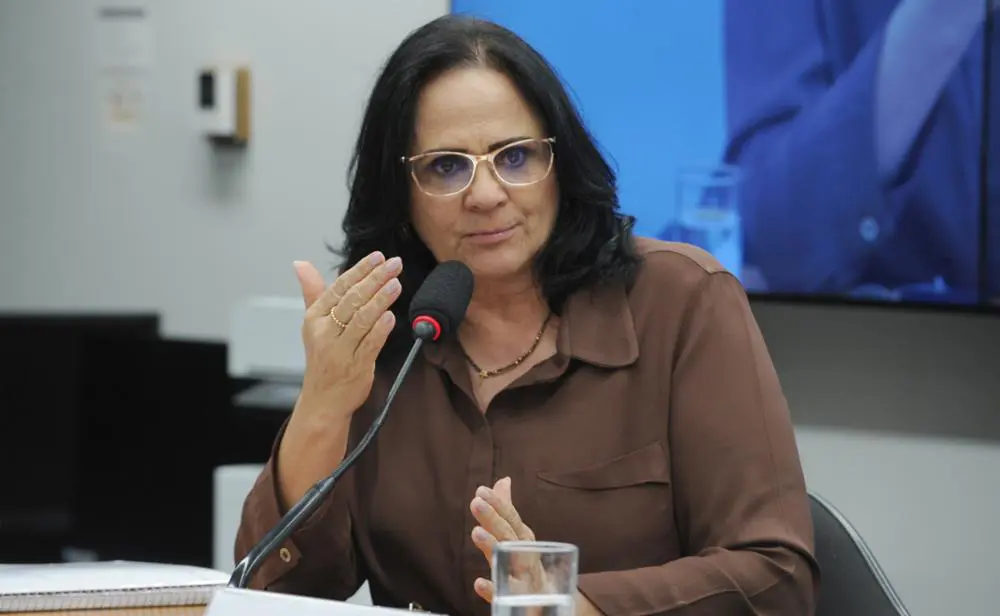 Damares Alves tenta meios de sustar resolução do Conanda que regulamenta aborto em adolescentes.