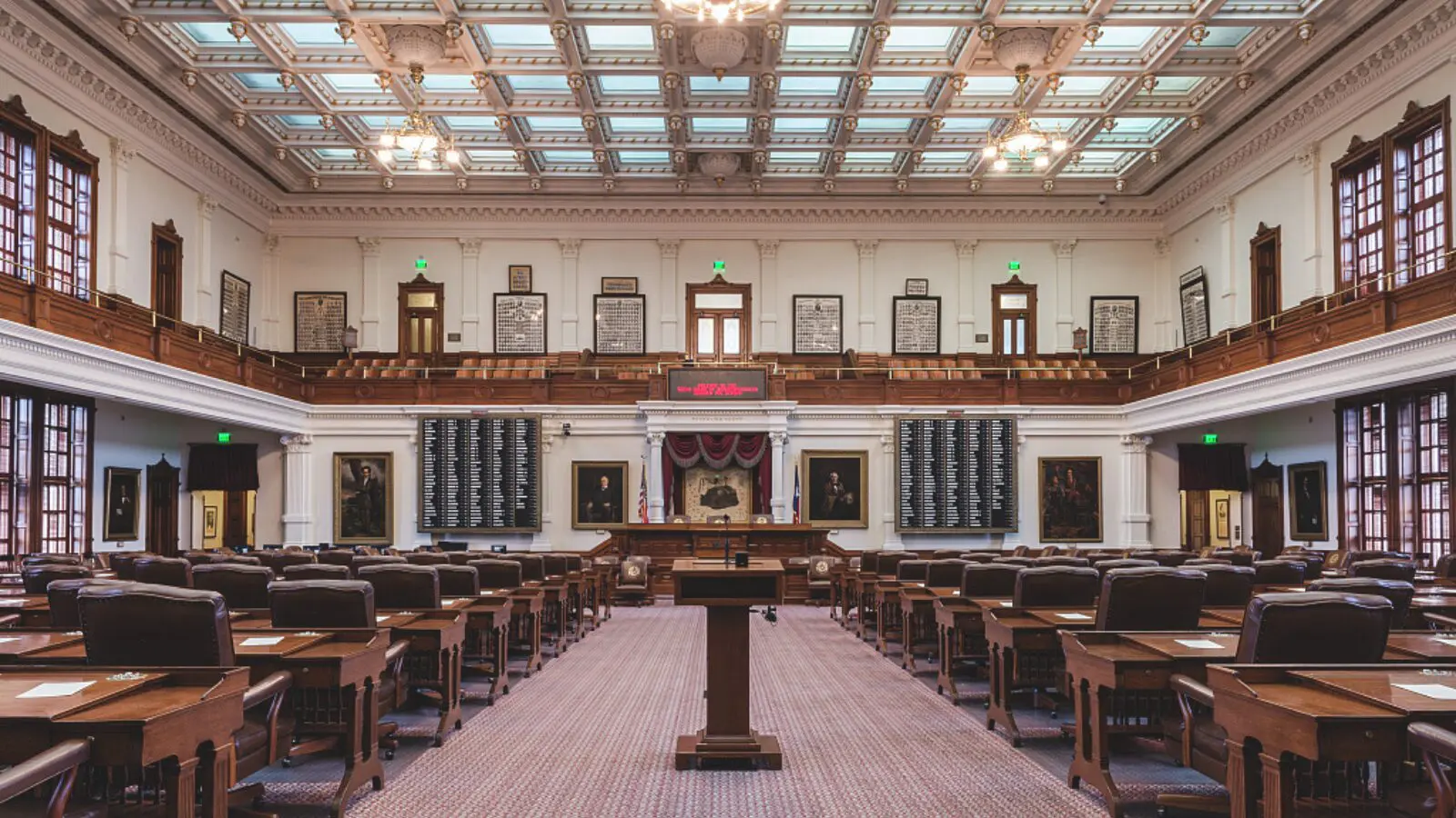 Plenário da Assembleia Estadual do Texas: deputados estaduais têm salário reduzido.