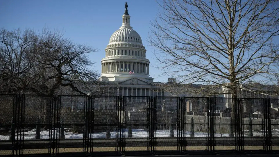 Devido ao frio intenso, posse de Trump vai ocorrer no interior do Capitólio