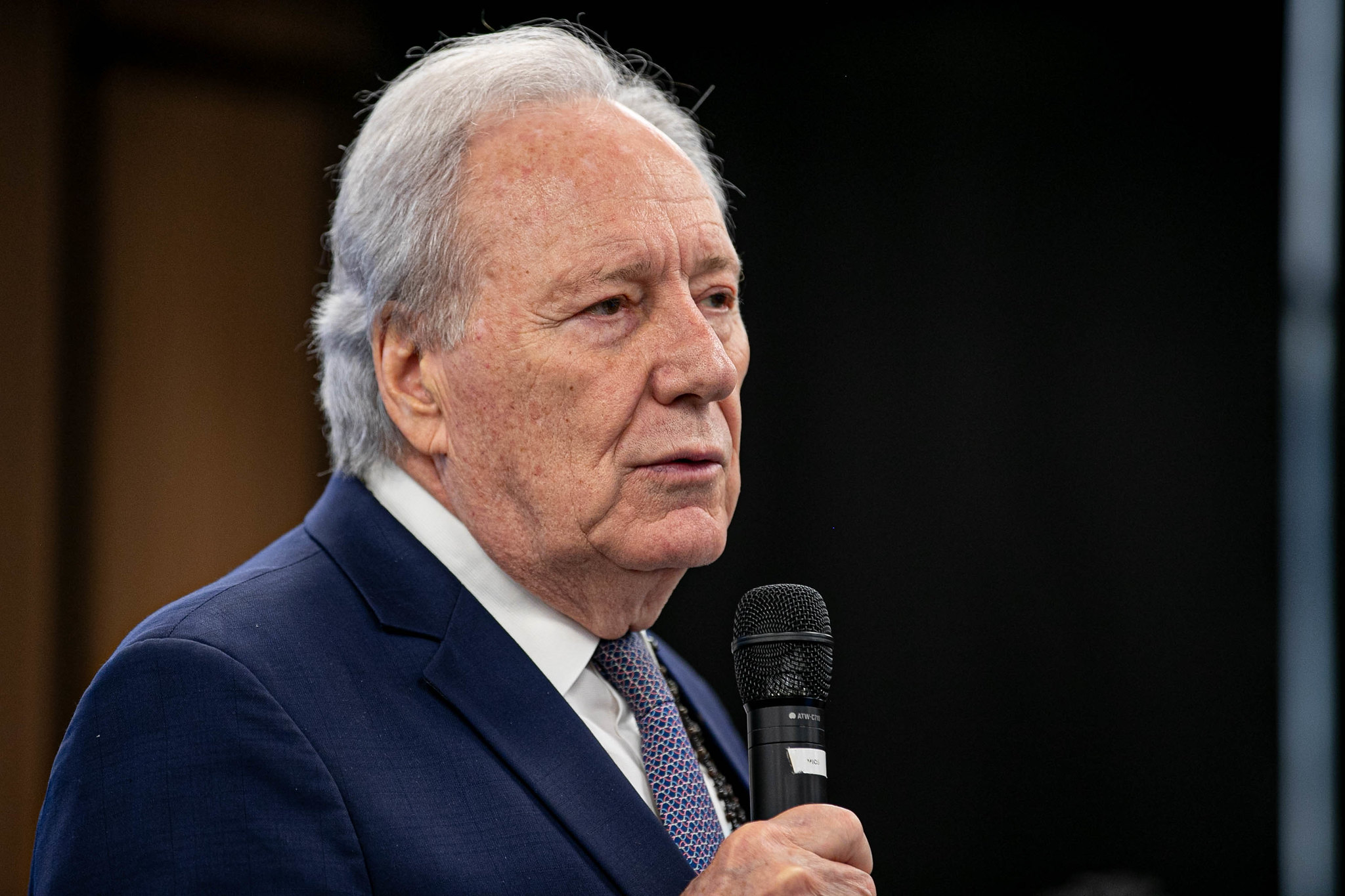 Lewandowski disse que o governo seguirá investindo “pesadamente no armamento mais sofisticado que existe”, além das armas não letais.