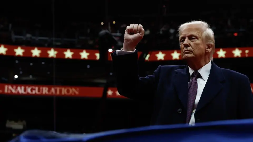 Trump perdoa 1,5 mil pessoas envolvidas no ataque ao Capitólio em 2021: “São reféns”