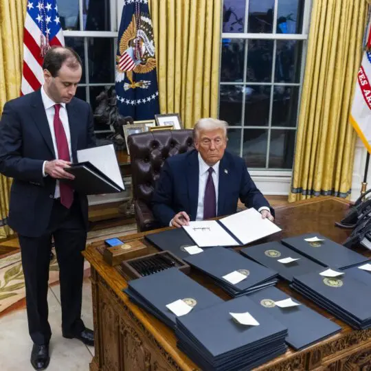 Trump assina ordem para EUA desenvolverem o próprio "Domo de Ferro"