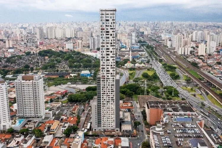 Em breve, o Platina 220 deixará de ser o prédio mais alto de São Paulo.