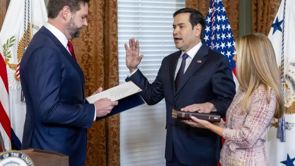 Rubio promete trabalhar por "um mundo mais seguro" após assumir como secretário de Estado dos EUA
