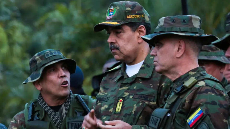 Venezuela realiza exercícios militares na fronteira com o Brasil e fecha passagem em Roraima