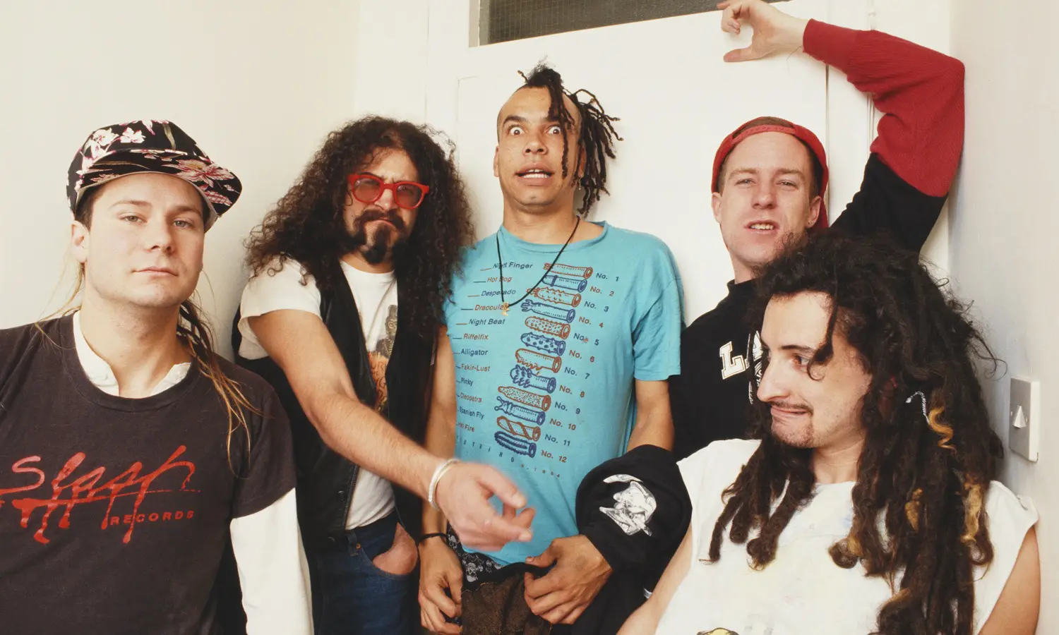 O baixista Billy Gould, o baterista Mike Bordin, o cantor Chuck Mosley, o tecladista Roddy Bottum e o guitarrista Jim Martin