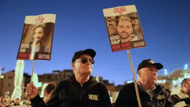 Israel recebe lista do Hamas indicando que 25 dos 33 reféns que serão libertados estão vivos