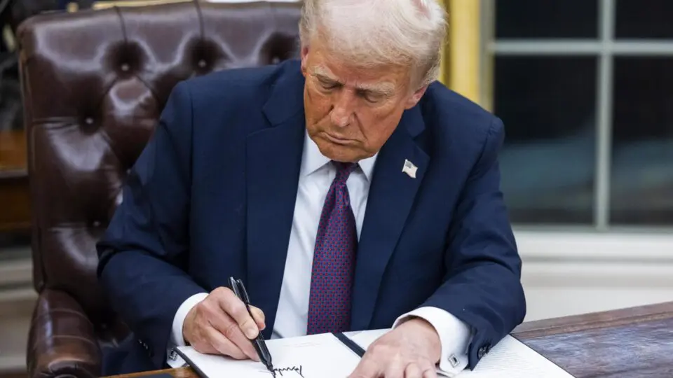 Trump determina o fim da ideologia de gênero em agências do governo dos EUA