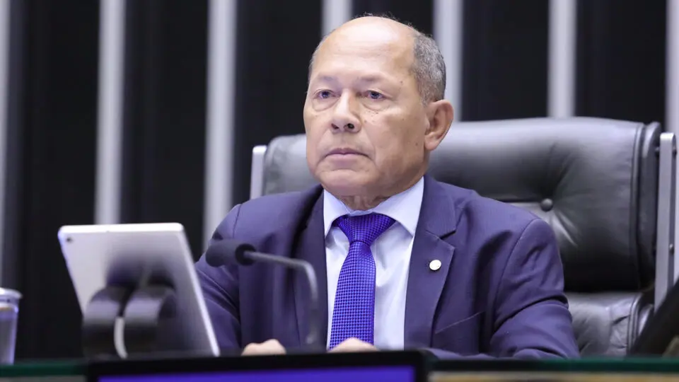 Oposição prepara CPI do Pé-de-Meia após bloqueio do TCU