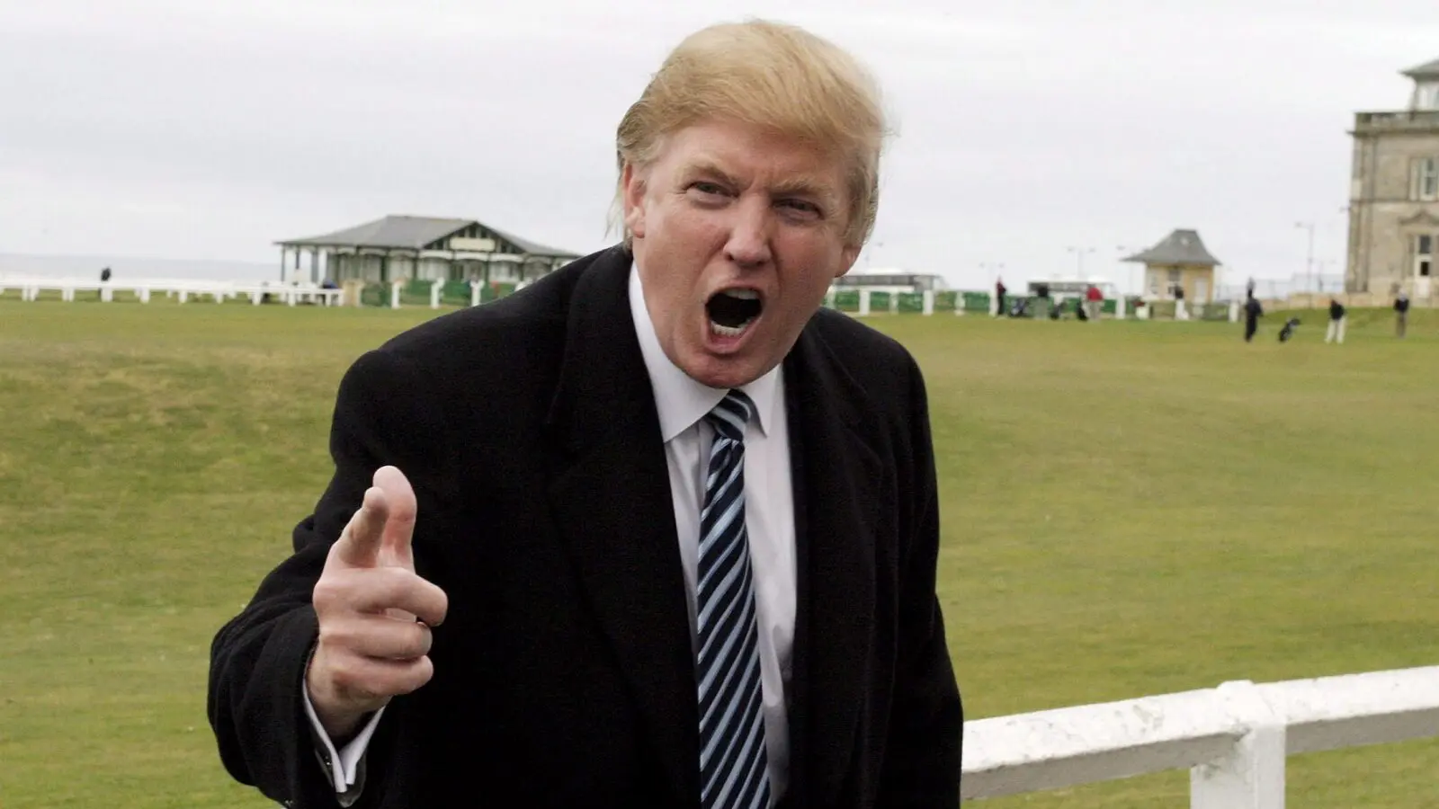 Trump fotografado em 2006: "A Arte da Negociação" previu estilo do presidente