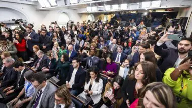 Sob Trump, Casa Branca abrirá espaços para jornalistas independentes na Sala de Imprensa