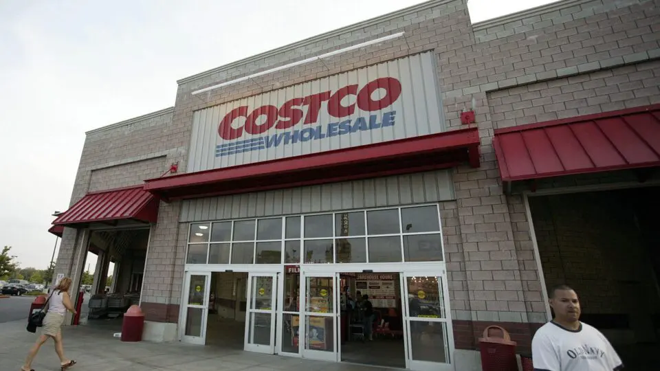 Rede varejista Costco, que tem lojas em 15 países, decidiu manter programas de DEI mesmo após sofrer pressões de grupos conservadores.