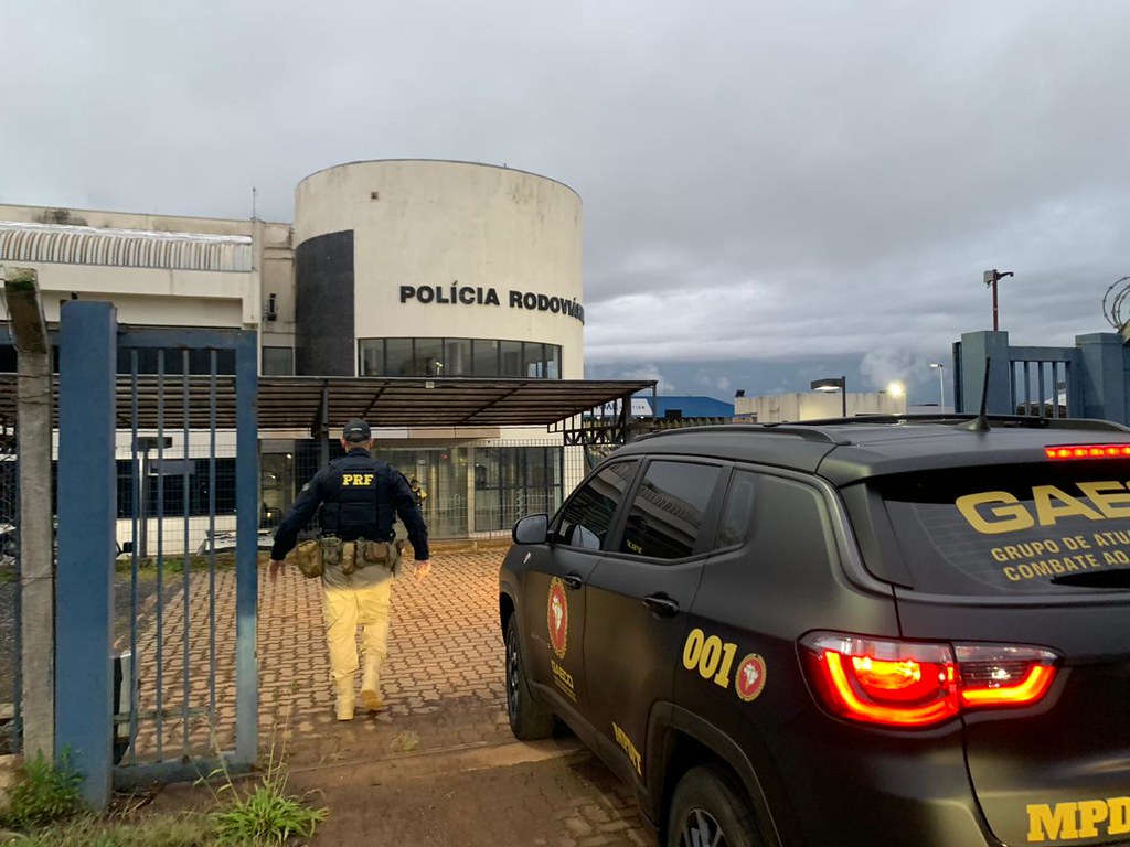 Policial rodoviário foi alvo da operação por suspeita de envolvimento com o grupo criminoso.