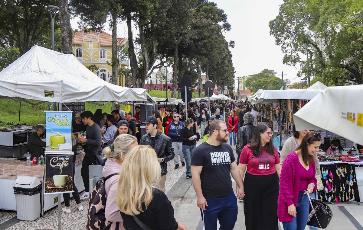 Feirinha do Largo da Ordem, em Curitiba, está entre as melhores do Brasil.