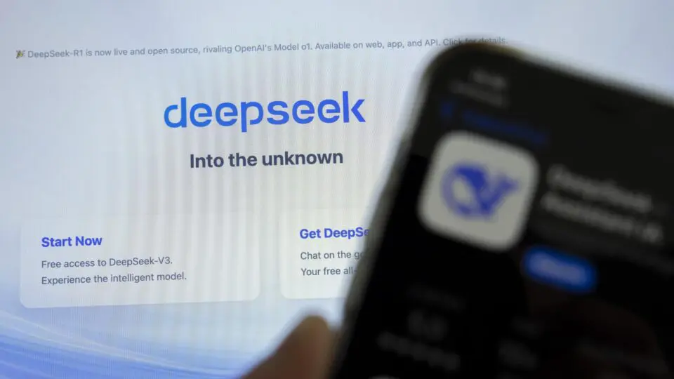 Ascensão meteórica do DeepSeek fez as ações das big techs americanas despencarem na bolsa de Nova York.