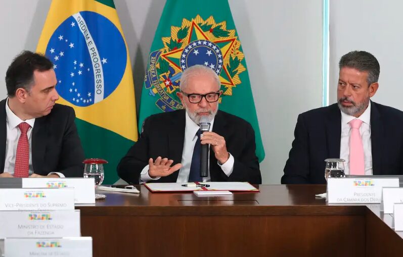 Lula com Rodrigo Pacheco e Arthur Lira: governo pode abrir espaço para os dois parlamentares na reforma ministerial.