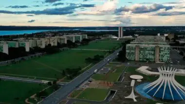 Principais nomes da República passam a ganhar mais a partir deste sábado (1º).