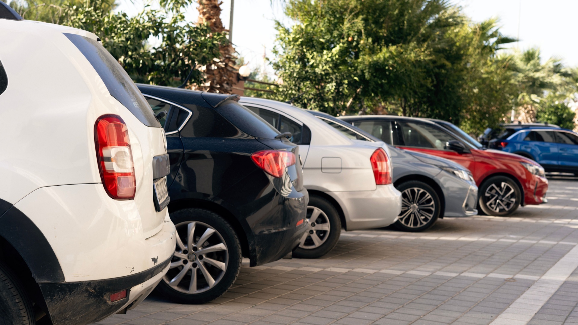 Entre os serviços oferecidos, destacam-se a assistência 24 horas e os seguros para veículos blindados
