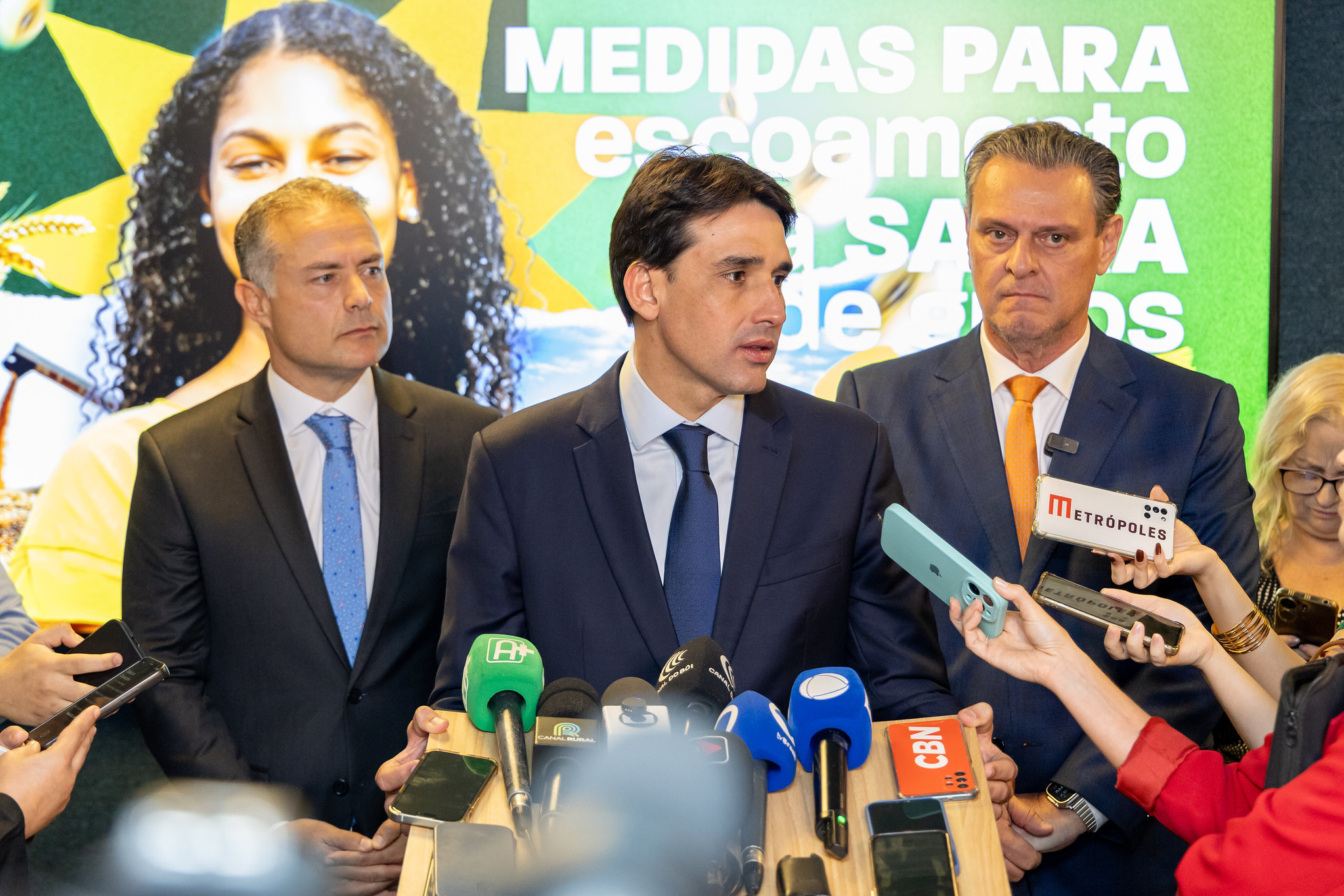 Renan Filho, Silvio Costa Filho e Carlos Fávaro anunciam investimentos para facilitar escoamento de safra recorde em 2025.