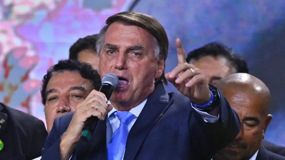 Bolsonaro diz que vai permitir base dos EUA na tríplice fronteira, se reeleito