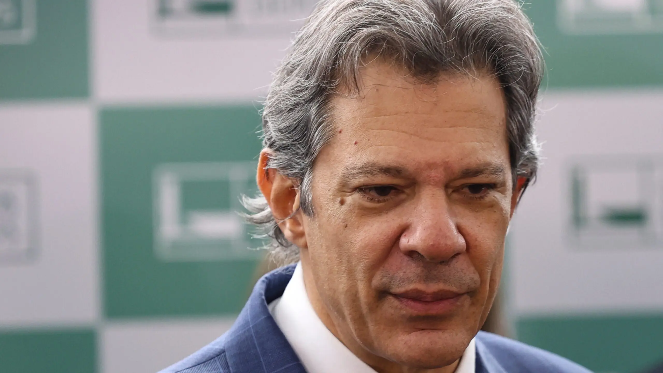O ministro da Fazenda, Fernando Haddad, atribuiu a queda do poder de compra da população às gestões Temer e Bolsonaro.