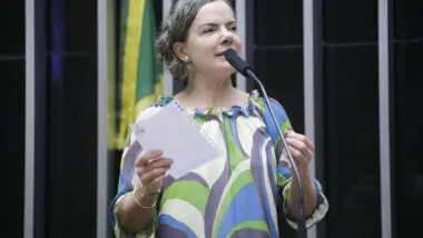 Gleisi Hoffmann, presidente do PT, critica proposta de semipresidencialismo