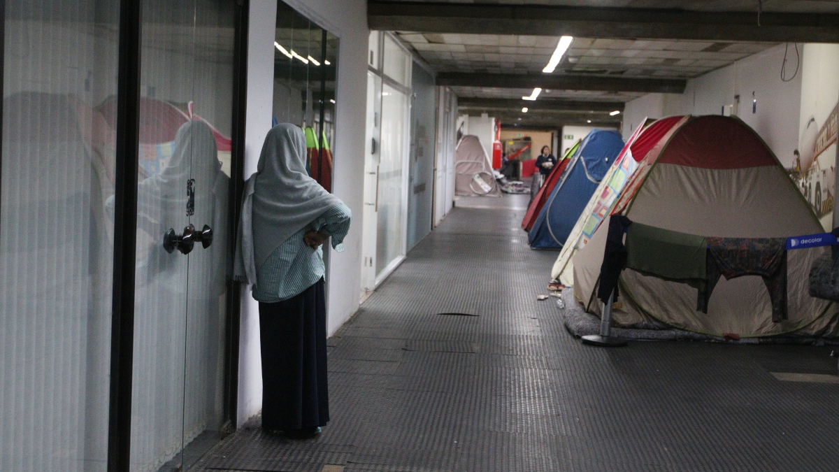 Companhia questiona obrigação de arcar com custos de assistência a migrantes barrados no aeroporto.